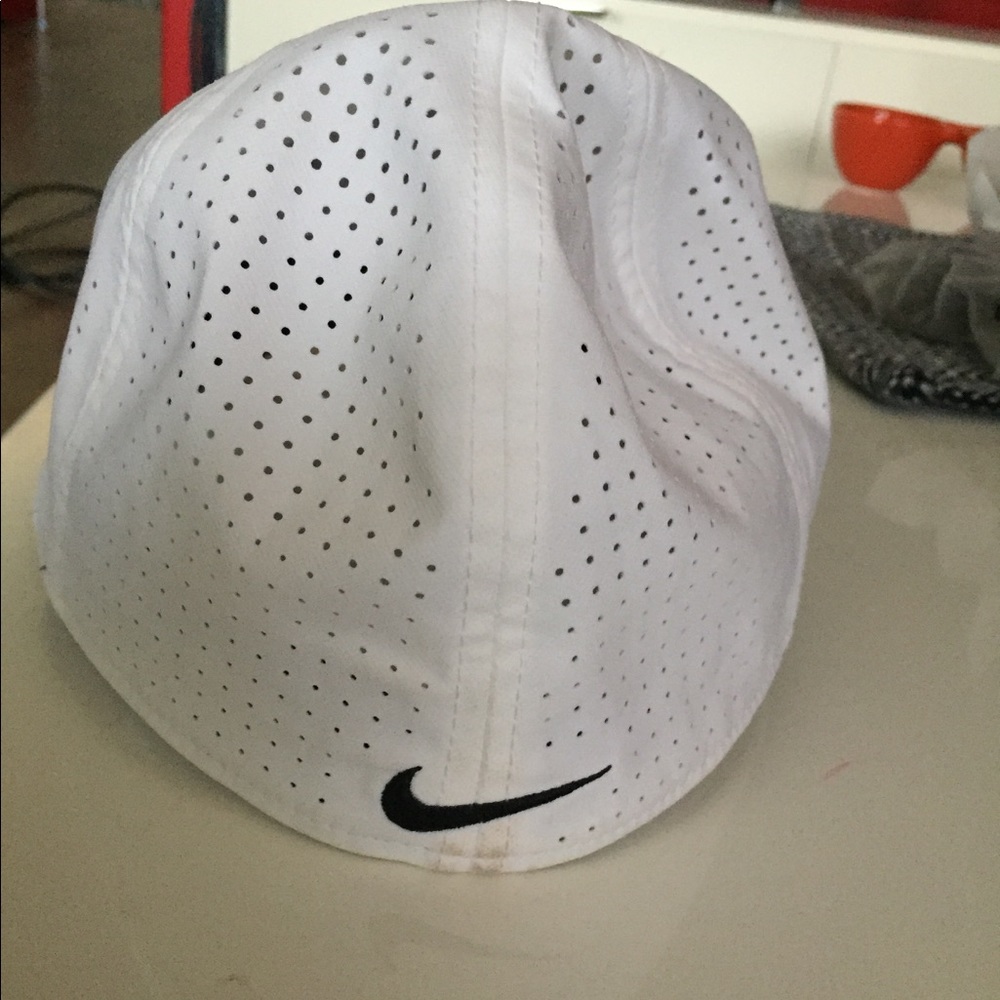 Nike hat - Picture 3 of 4